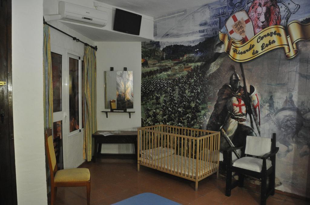 Hostal Tematico El Cid Fuengirola Room photo